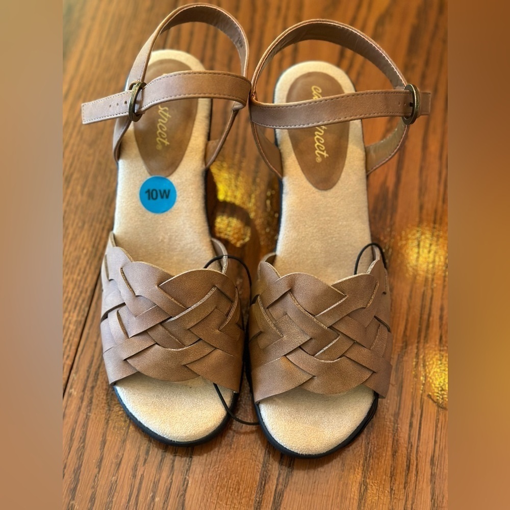 LADIES BROWN SANDALS